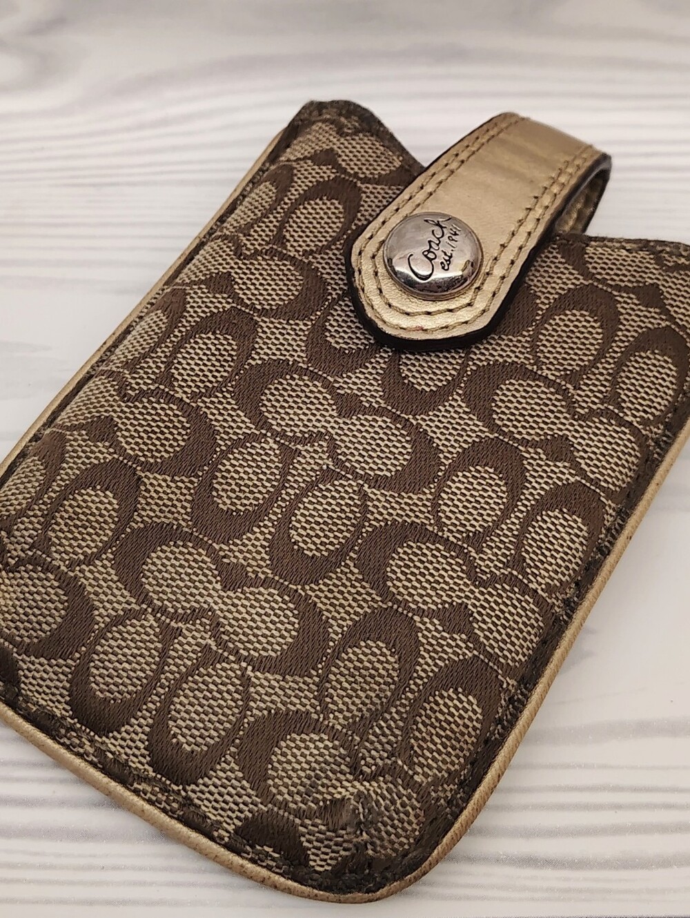 Coach Brown Signature Canvas Card Holder w/ Gold Trim - Picture 13 of 13